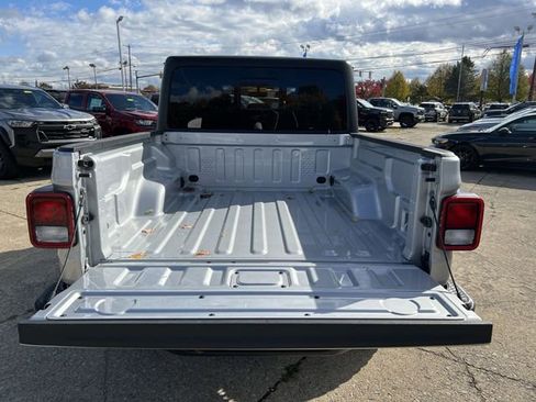 Used 2022 Jeep Gladiator Willys image 26