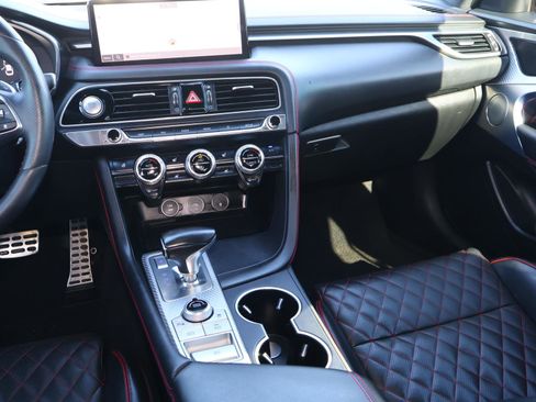 Used 2022 Genesis G70 3.3T image 11