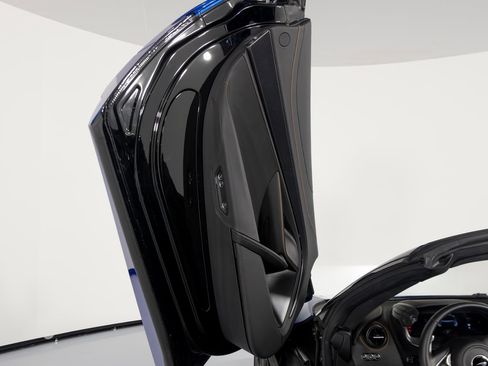 Used 2024 McLaren 750S Spider RWD image 10