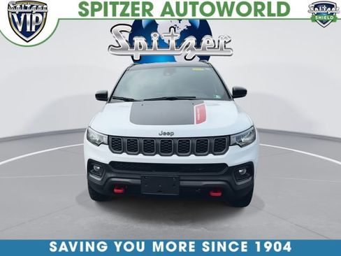 Used 2025 Jeep Compass Trailhawk AWD/4WD image 3