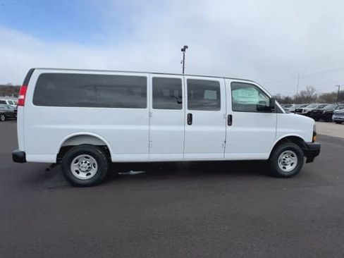 New 2026 Chevrolet Express 3500 LS image 9