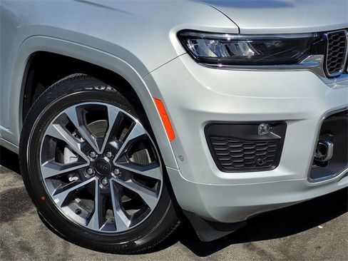 New 2024 Jeep Grand Cherokee L Overland w/ Trailer Tow Package image 3