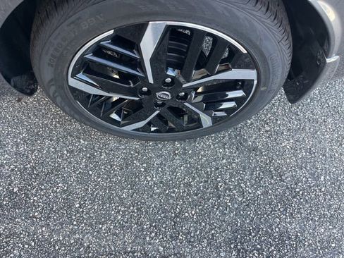 Used 2025 Nissan Versa SR w/ Trunk Package image 29