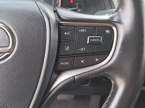 Used 2022 Lexus UX 200 w/ Accessory Package (Z2) FWD image 18