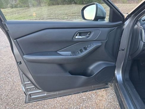 Used 2024 Nissan Rogue SV image 16