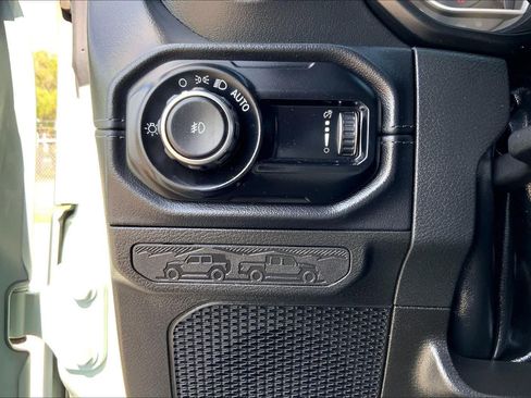 Used 2024 Jeep Wrangler Unlimited Sahara w/ Technology Group AWD/4WD image 33