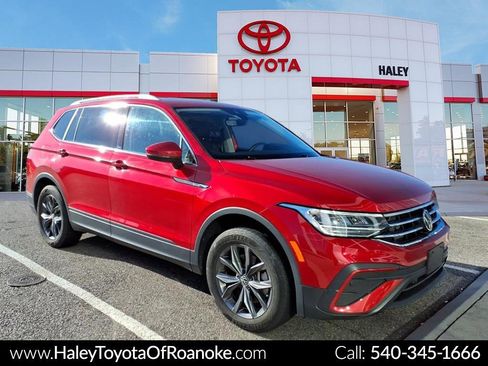 Used 2022 Volkswagen Tiguan SE image 1