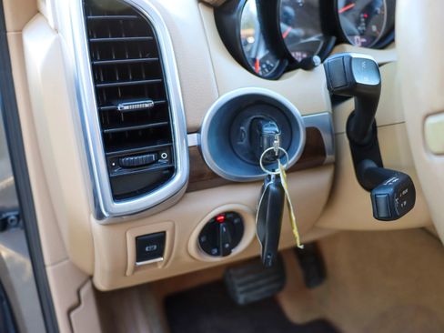 Used 2014 Porsche Cayenne image 37