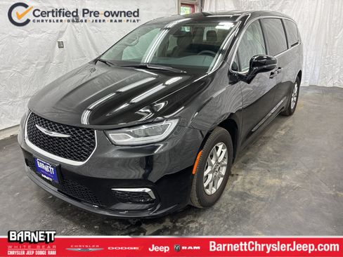Used 2024 Chrysler Pacifica Touring-L FWD image 1