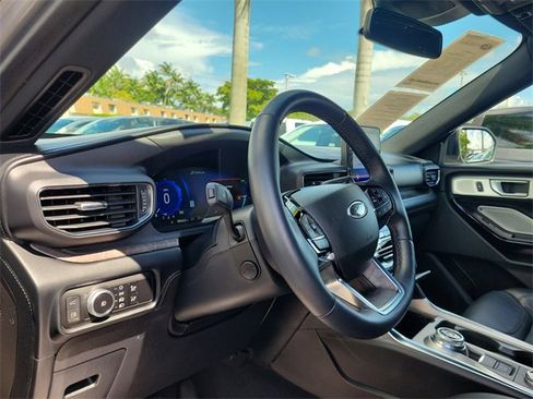 Used 2023 Ford Explorer Platinum w/ Technology Package image 8