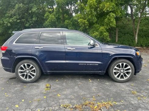 Used 2018 Jeep Grand Cherokee Overland AWD/4WD image 2
