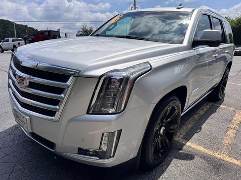 Used 2016 Cadillac Escalade Premium AWD/4WD image 3