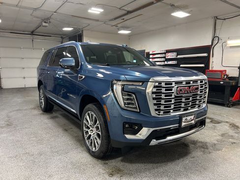 New 2026 GMC Yukon XL Denali w/ Sun & Power Step Package AWD/4WD image 7