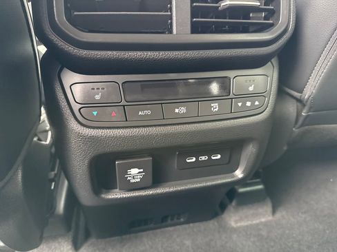 Used 2025 Honda Pilot Elite image 25