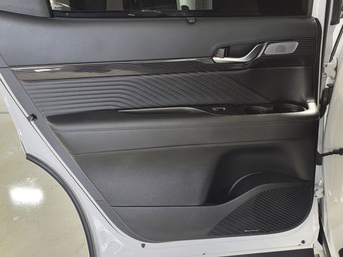 Used 2025 Hyundai Palisade Calligraphy image 14