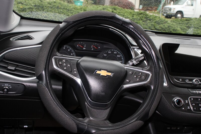 Used 2020 Chevrolet Malibu LT FWD image 18