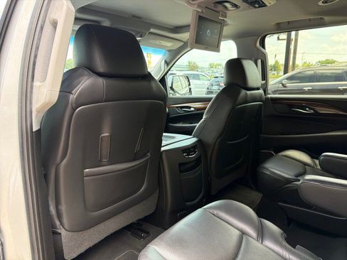 Used 2019 Cadillac Escalade Premium Luxury RWD image 32