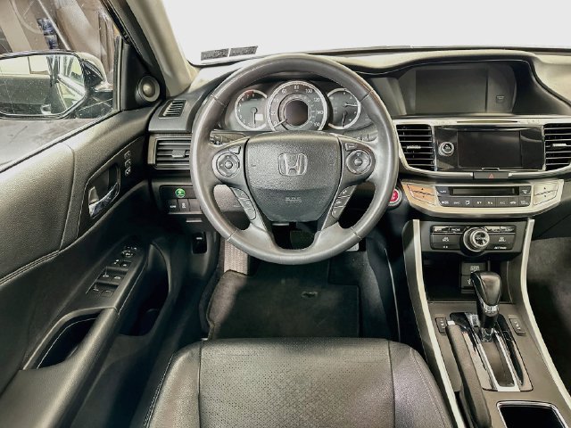 Used 2015 Honda Accord Touring image 28