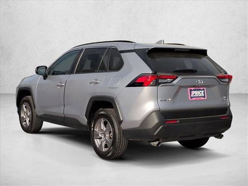 Used 2025 Toyota RAV4 LE AWD/4WD image 8