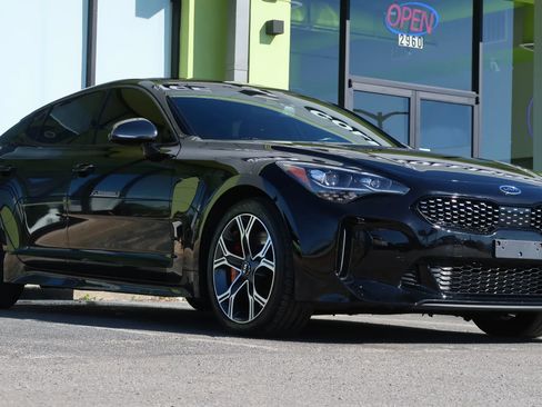 Used 2018 Kia Stinger GT2 image 6