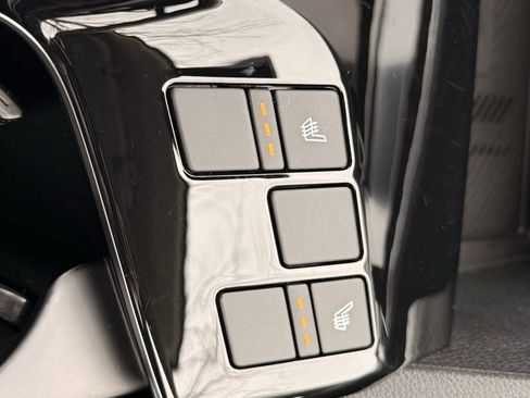 Used 2025 Kia Sportage EX image 23