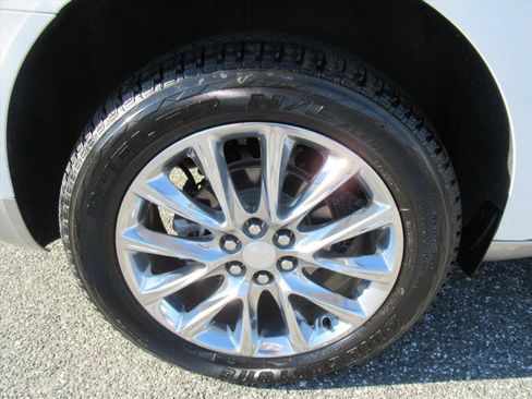 Used 2019 Buick Enclave Essence image 8