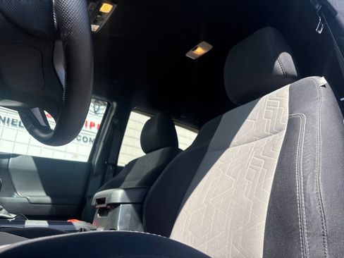 Used 2020 Toyota Tacoma TRD Off-Road w/ Technology Package image 9