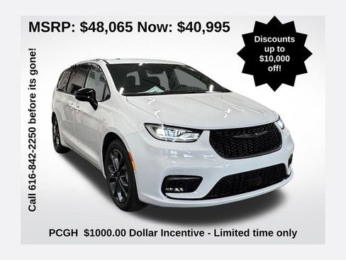 New 2026 Chrysler Pacifica Select image 1