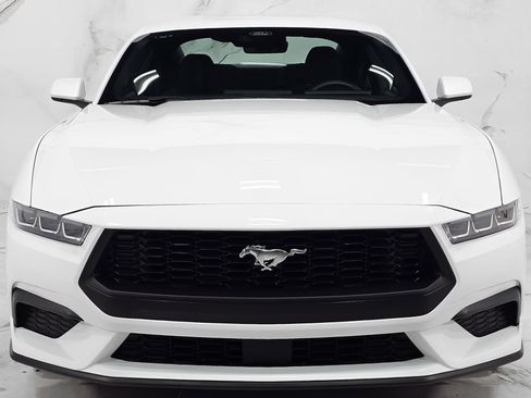 Used 2025 Ford Mustang Coupe image 8