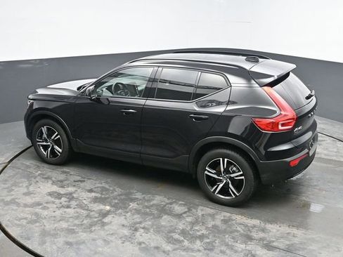 Used 2024 Volvo XC40 B5 Core image 25