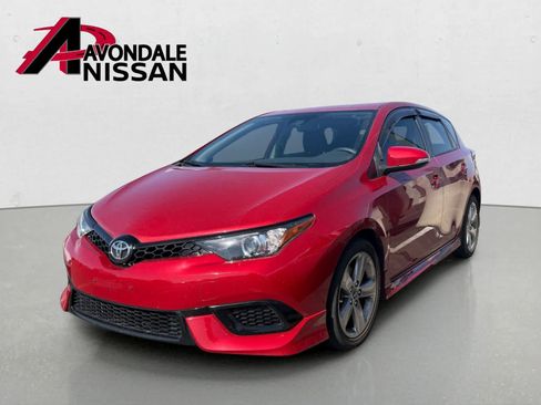 Used 2018 Toyota Corolla iM w/ Carpet Mat Package (TMS) FWD image 2