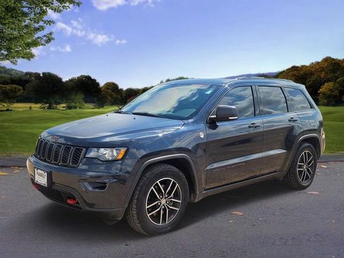 Used 2018 Jeep Grand Cherokee Trailhawk image 2