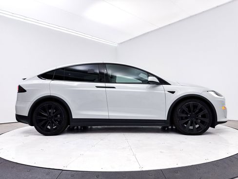 Used 2022 Tesla Model X image 44