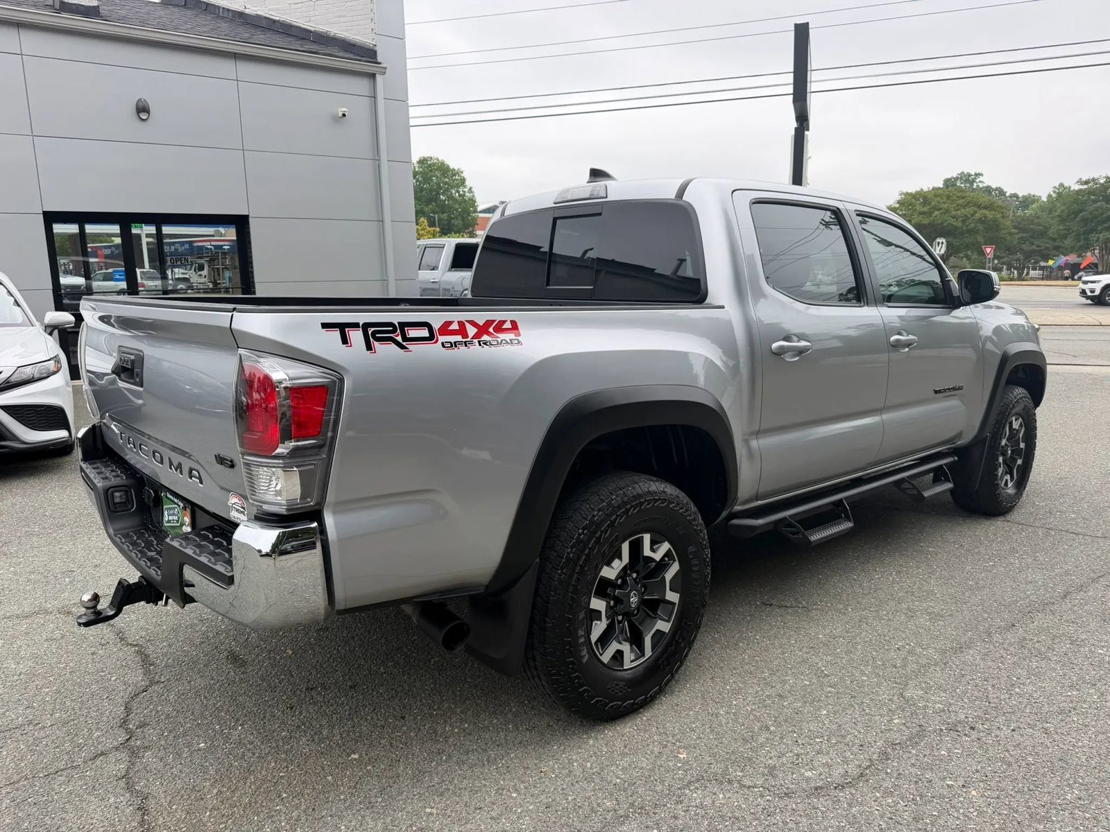 Used 2023 Toyota Tacoma TRD Off-Road AWD/4WD image 5