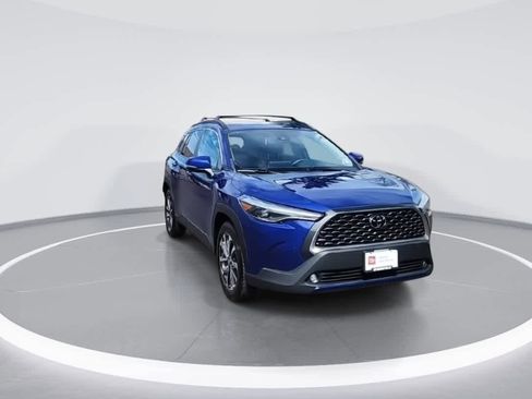 Certified 2022 Toyota Corolla Cross XLE w/ Convenience Package AWD/4WD image 2