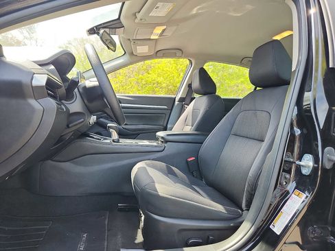 Used 2023 Nissan Altima 2.5 SV FWD image 13