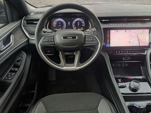 New 2026 Jeep Grand Cherokee Altitude image 14