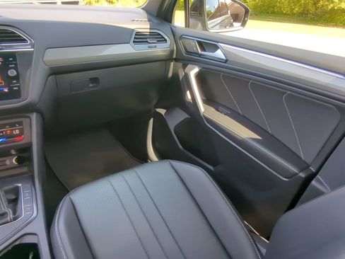 Used 2023 Volkswagen Tiguan SE R-Line image 15