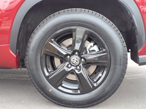 Used 2021 Toyota Highlander LE FWD image 9
