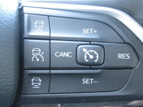 Used 2021 Jeep Grand Cherokee L Laredo image 15