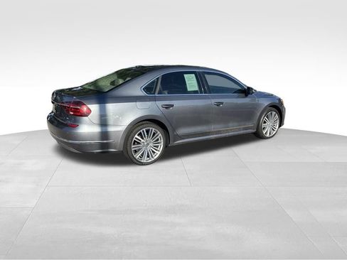 Used 2017 Volkswagen Passat 1.8T SEL Premium FWD image 6