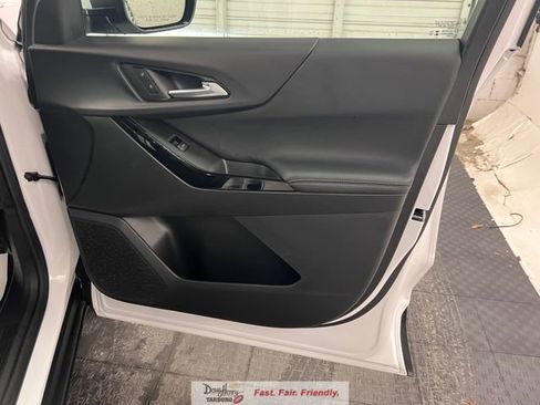 Used 2025 Chevrolet Equinox LT FWD image 36