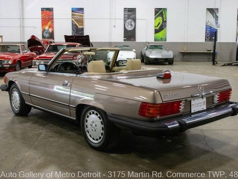 Used 1987 Mercedes-Benz 560 SL image 6