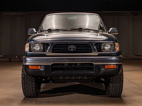 Used 1996 Toyota Tacoma SR5 AWD/4WD image 2