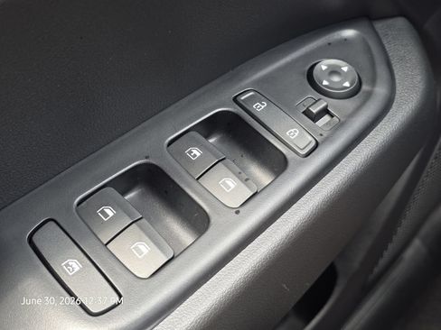 Certified 2026 Hyundai Venue SE FWD image 28