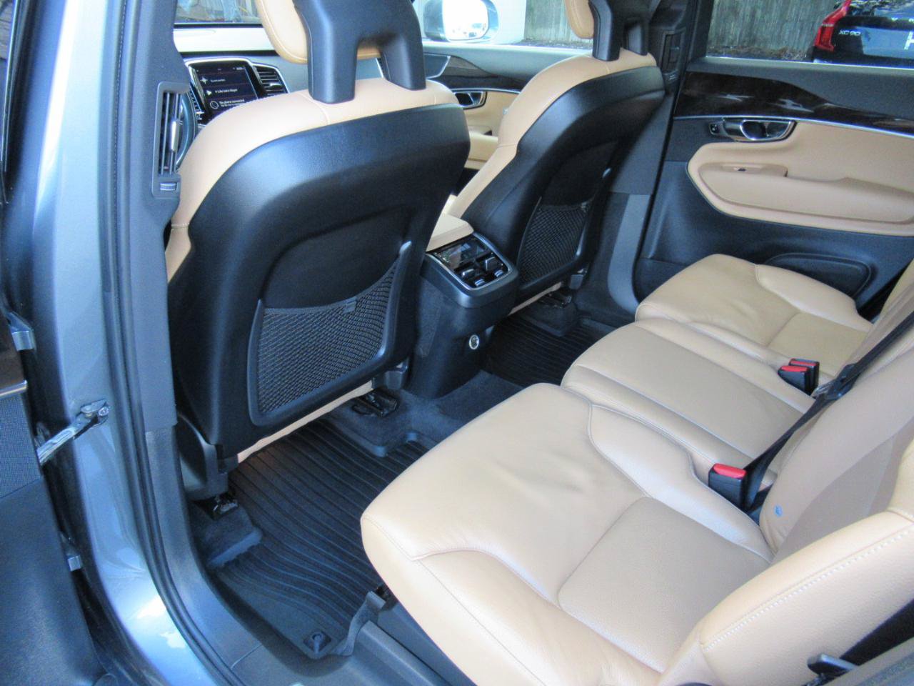 Used 2017 Volvo XC90 T6 Momentum w/ Vision Package AWD/4WD image 10