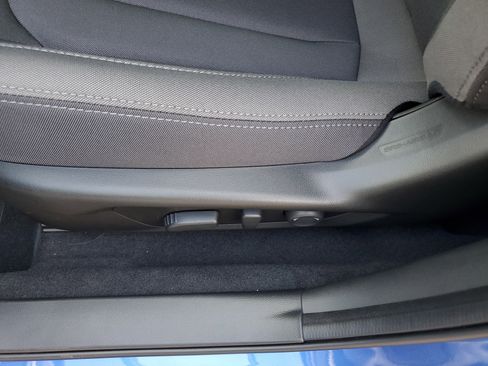 Used 2025 Subaru Crosstrek 2.0i Premium image 12