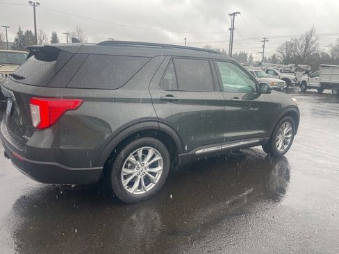 Used 2023 Ford Explorer XLT w/ Equipment Group 202A image 4