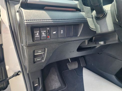 Used 2025 Honda Odyssey Sport-L image 18