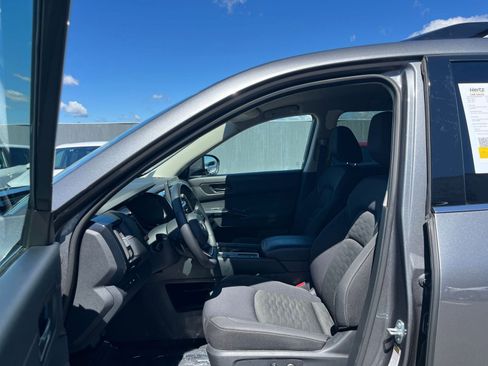 Used 2025 Nissan Pathfinder SV FWD image 29